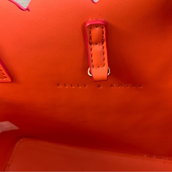 KELLY & KATIE CORAL BUCKET BAG - Picture 6 of 14